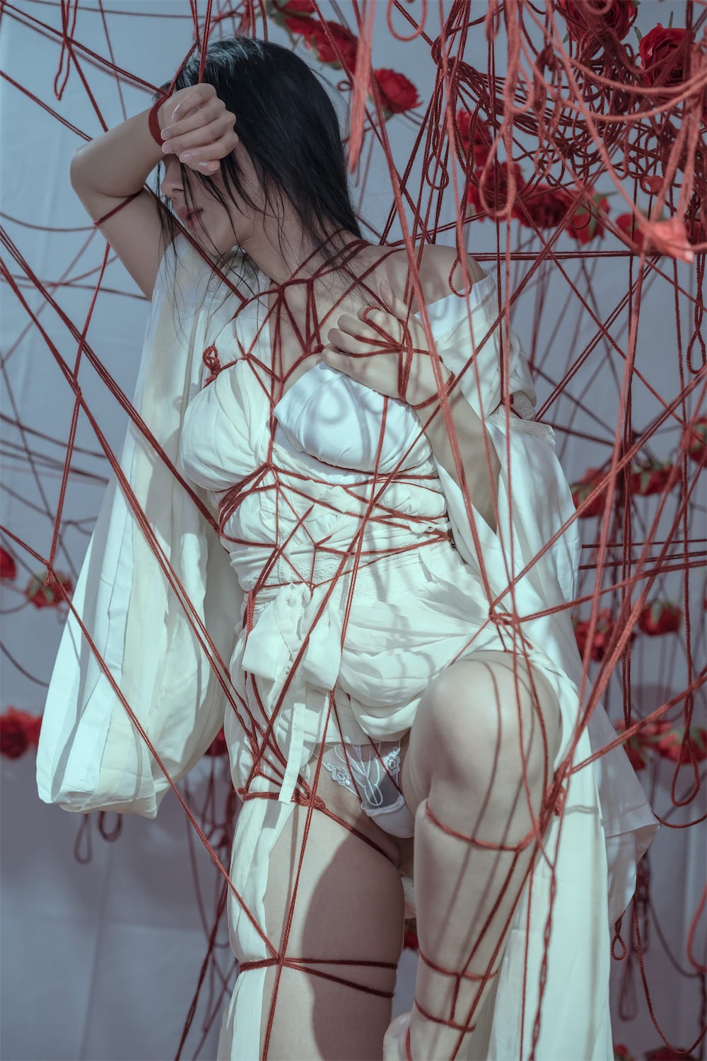 图片[1]-云溪溪 – NO.015 奶桃 囚鸟[64P]-XikXak